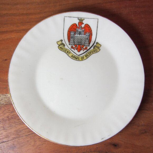 W.H. Goss crested china vintage Ancient Arms of Bedford plate (GC051 Grace) - Picture 1 of 6
